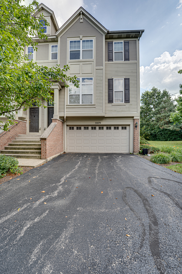 3379 Kentshire Circle, Aurora, IL 60504