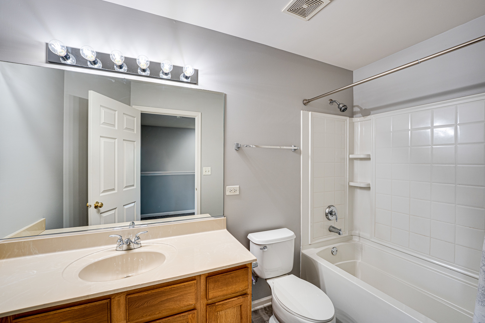 3379 Kentshire Circle, Aurora, IL 60504