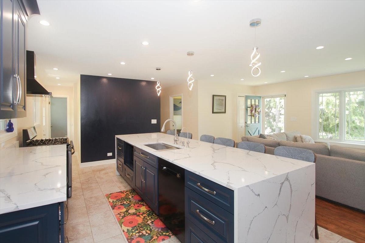 25195 W Tamarack Drive, Wauconda, IL 60084