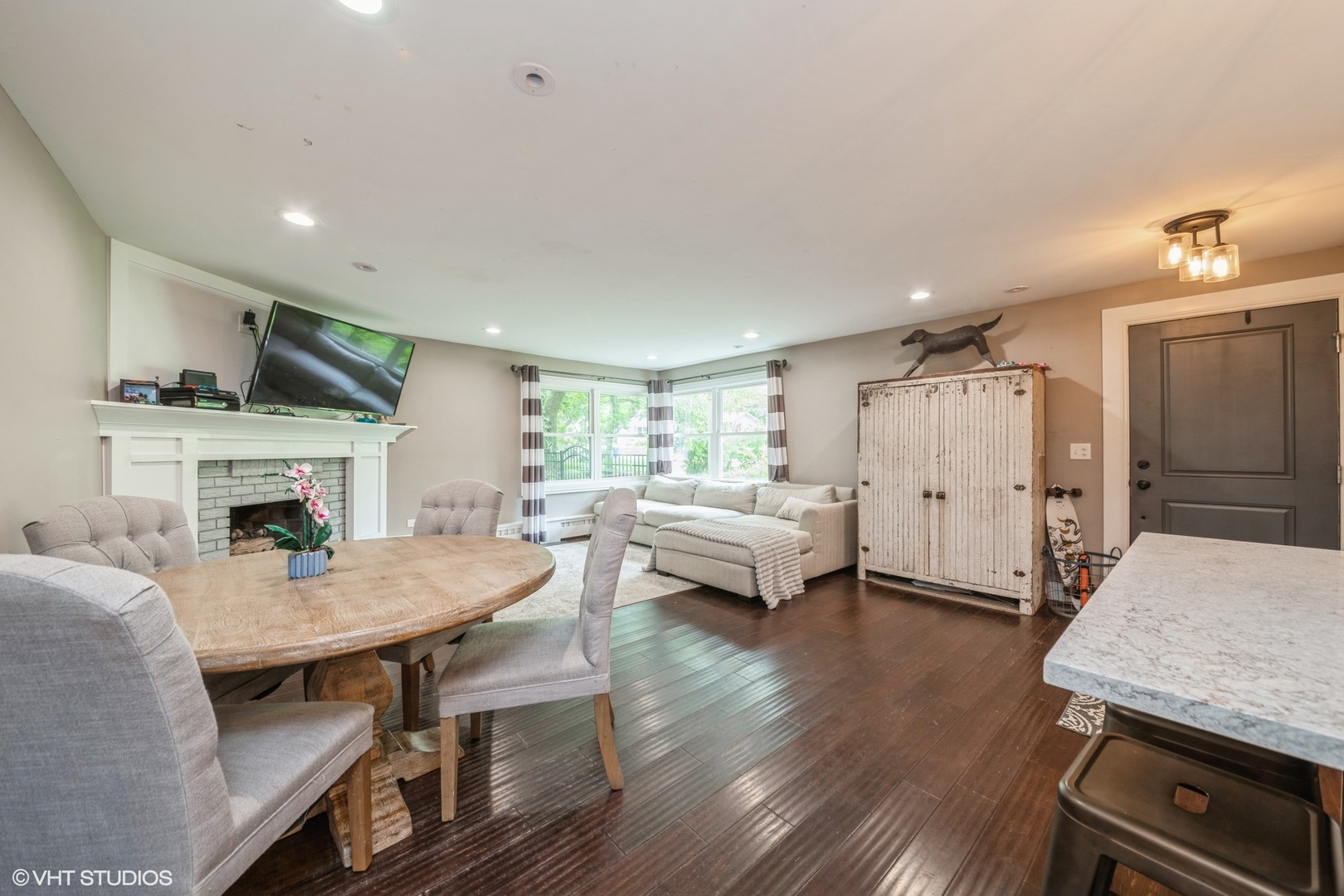 1715 Chesterfield Avenue, Glen Ellyn, IL 60137