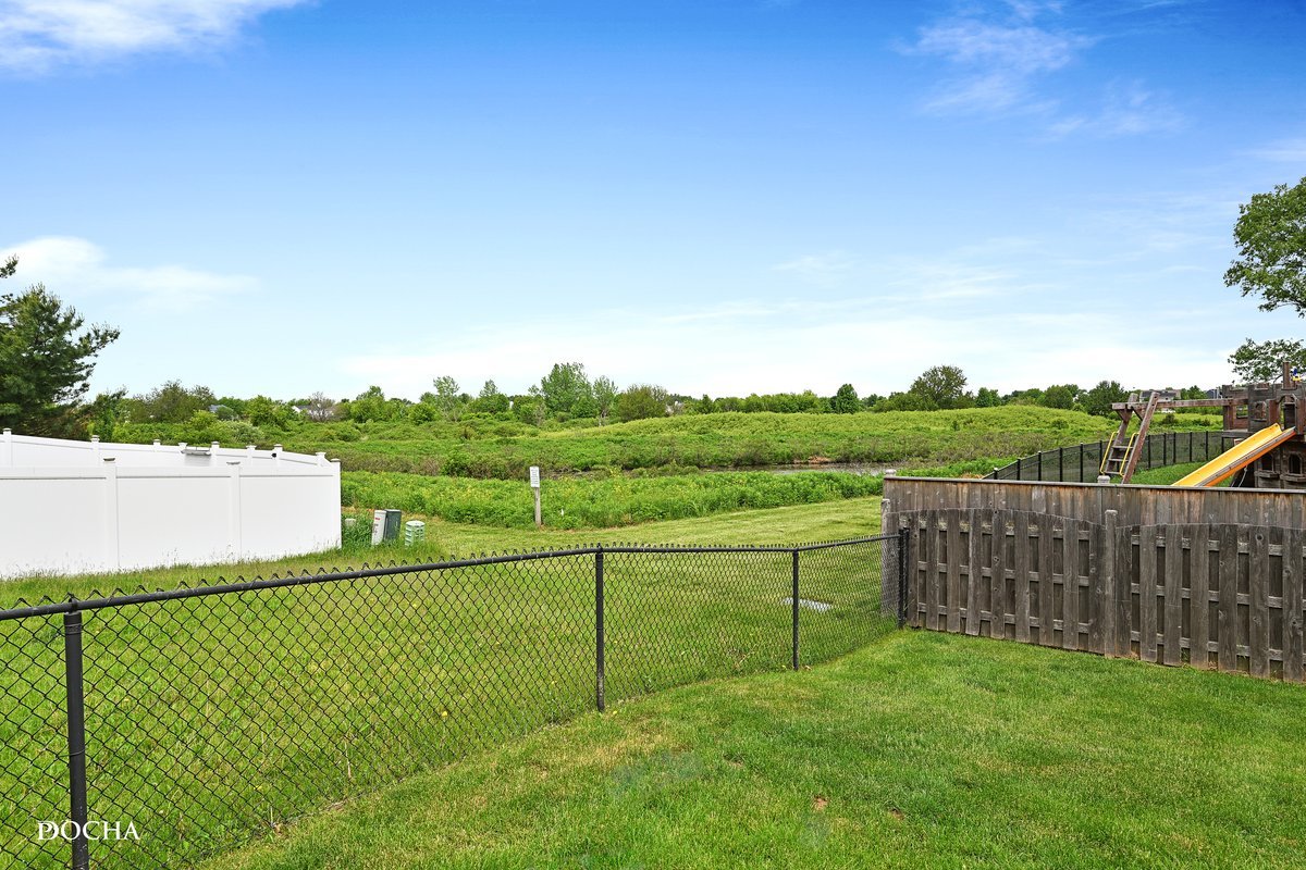 2413 Roxbury Lane, Montgomery, IL 60538