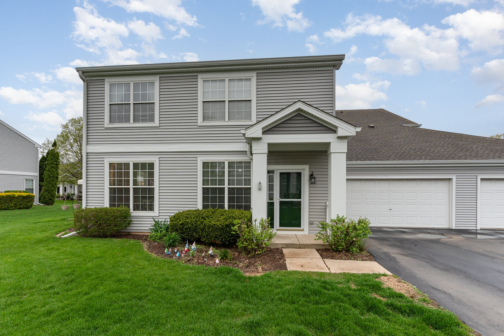 310 Cascade Lane #310, Oswego, IL 60543