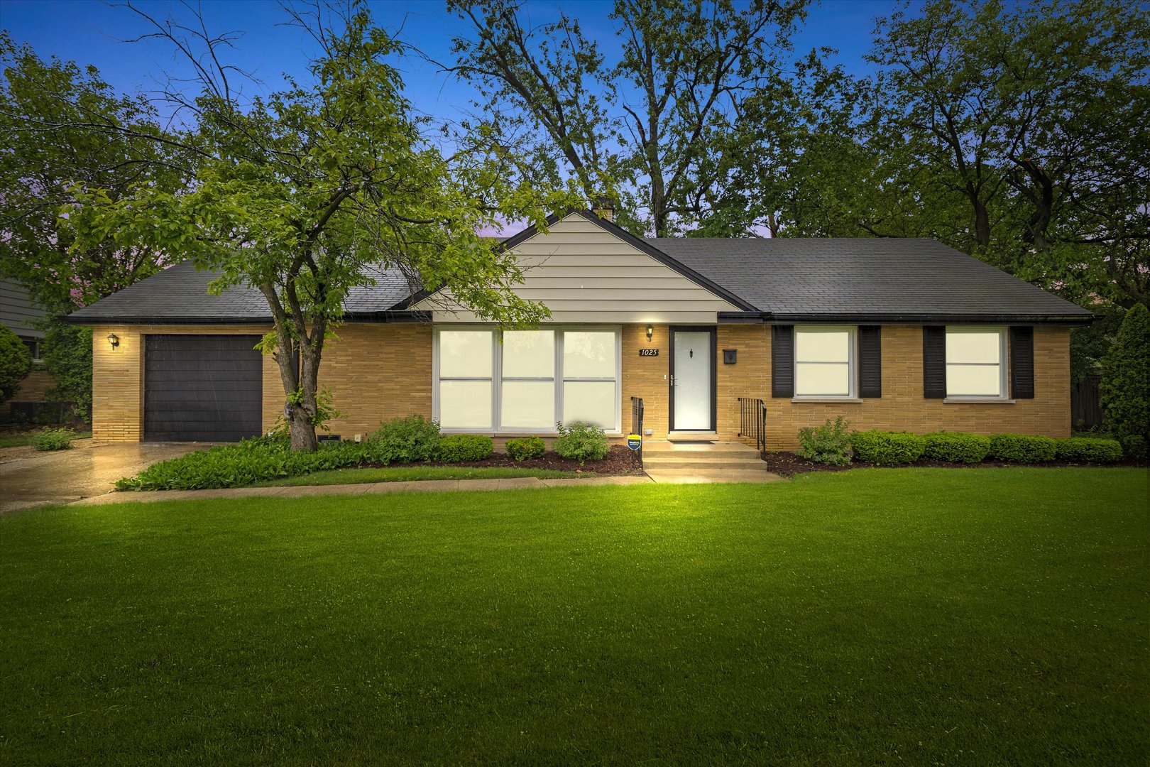 1025 Suffolk Avenue, Westchester, IL 60154