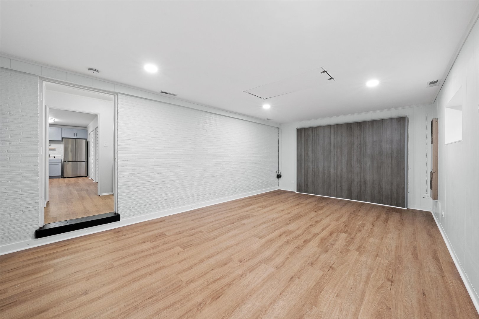 1025 Suffolk Avenue, Westchester, IL 60154