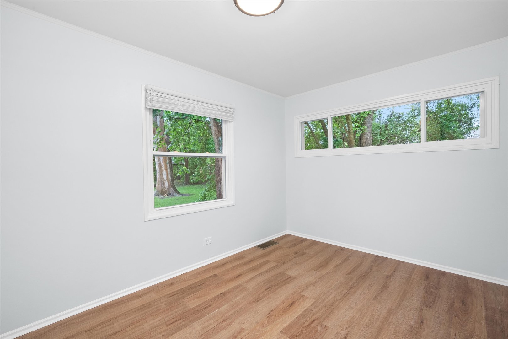 1025 Suffolk Avenue, Westchester, IL 60154
