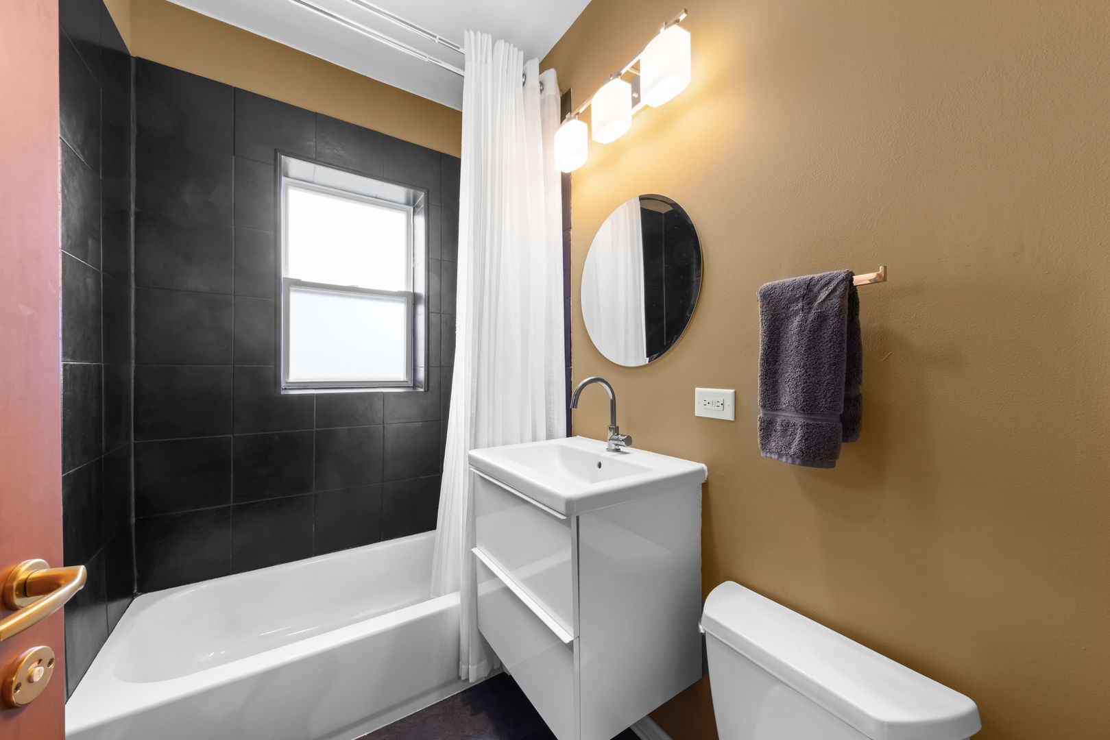 5054 N Troy Street #3, Chicago, IL 60625