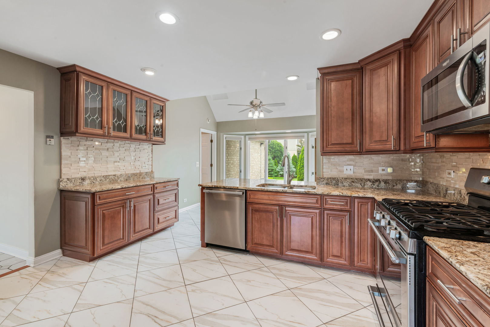 13 Glenoble Court, Oak Brook, IL 60523