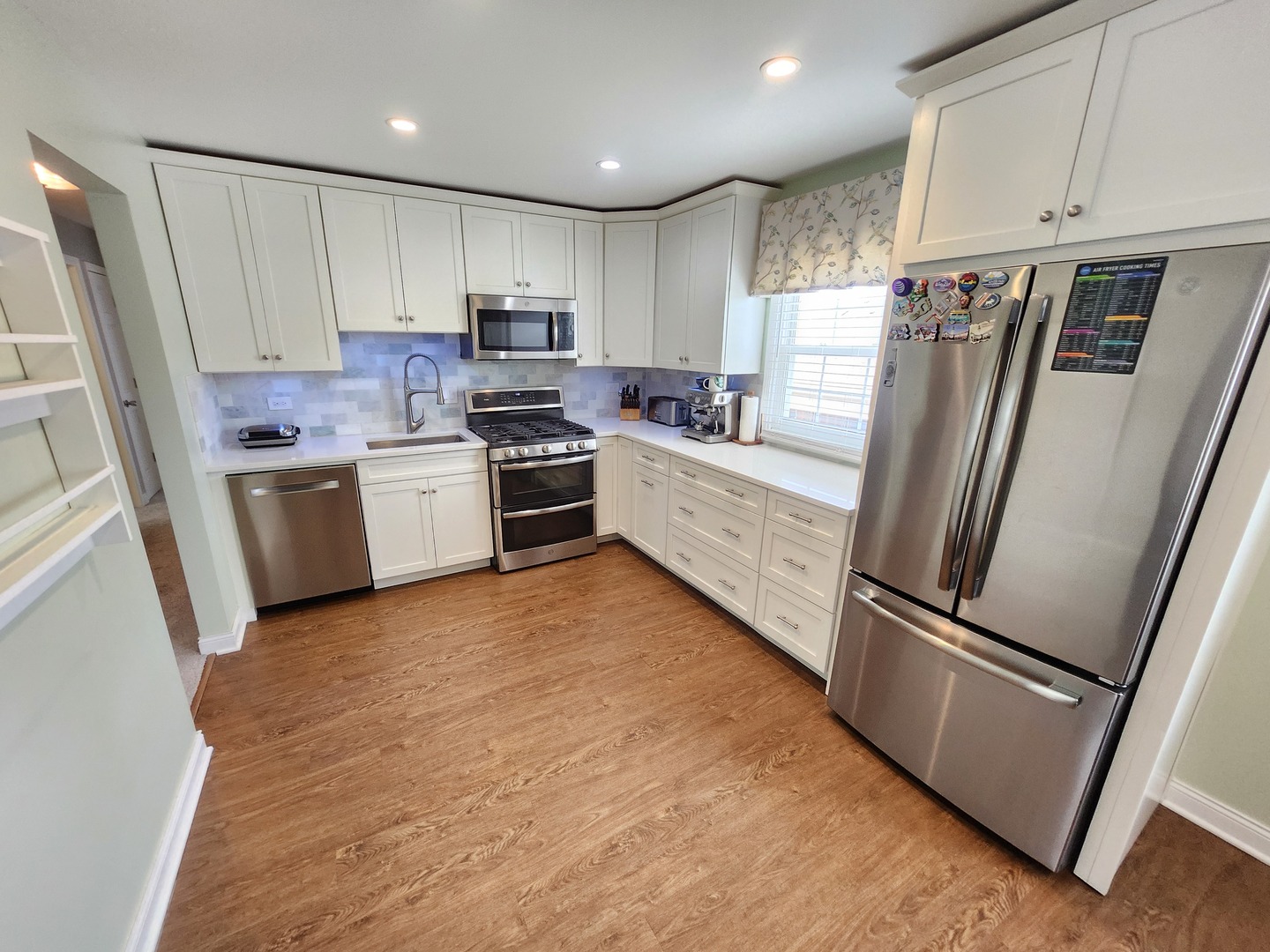 271 E Cleburne Avenue, Bartlett, IL 60103