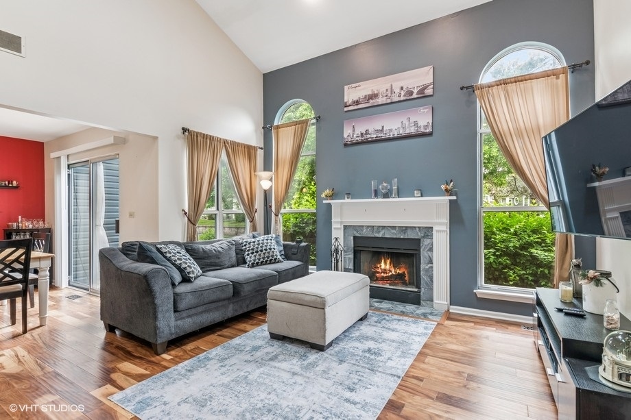 1063 Ridgefield Circle, Carol Stream, IL 60188