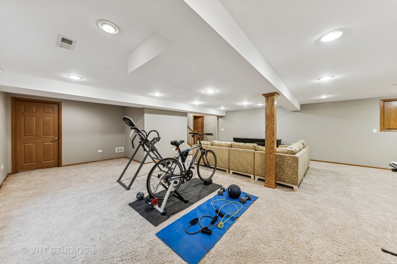 825 Colchester Drive, Oswego, IL 60543
