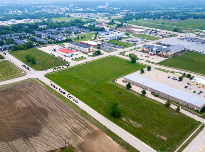 1044 Wylie Drive, Bloomington, IL 61705