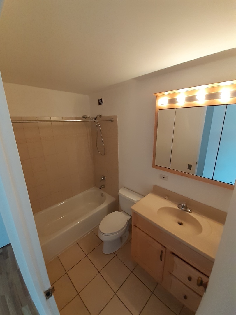 4343 N Clarendon Avenue #405, Chicago, IL 60613