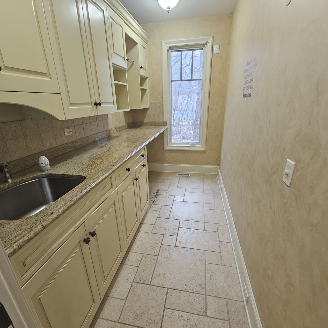 9065 Edinburgh Court, Lakewood, IL 60014