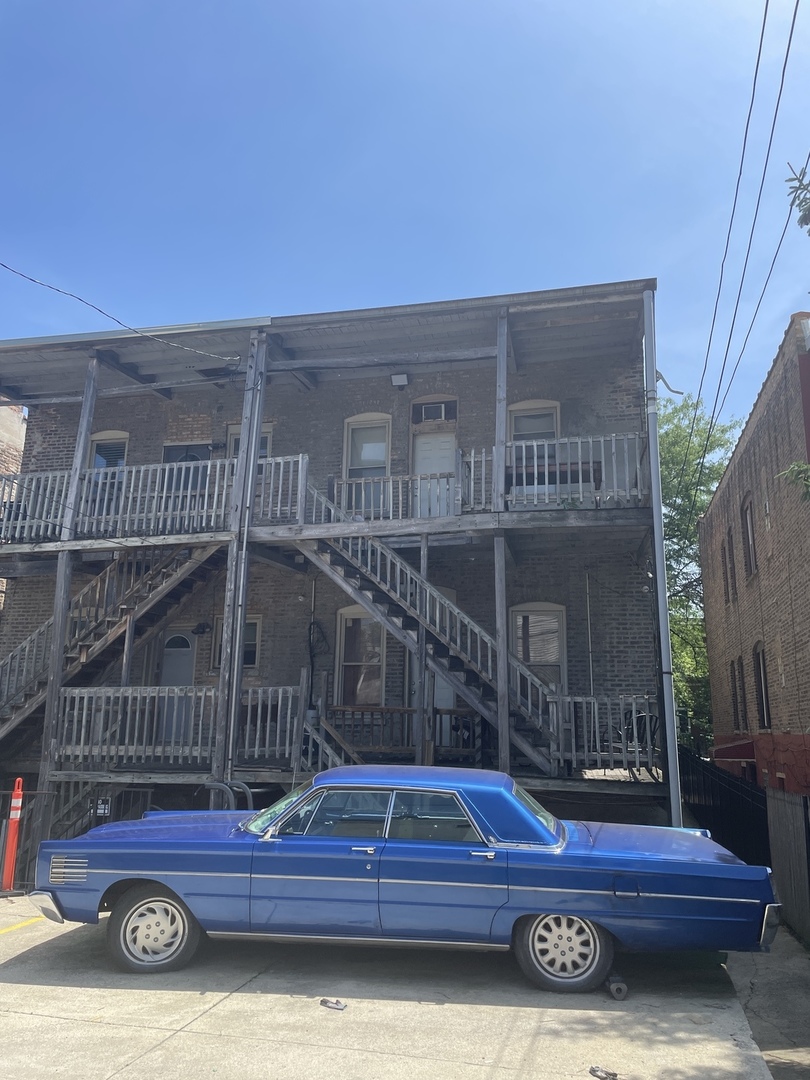 718 S Claremont Avenue, Chicago, IL 60612