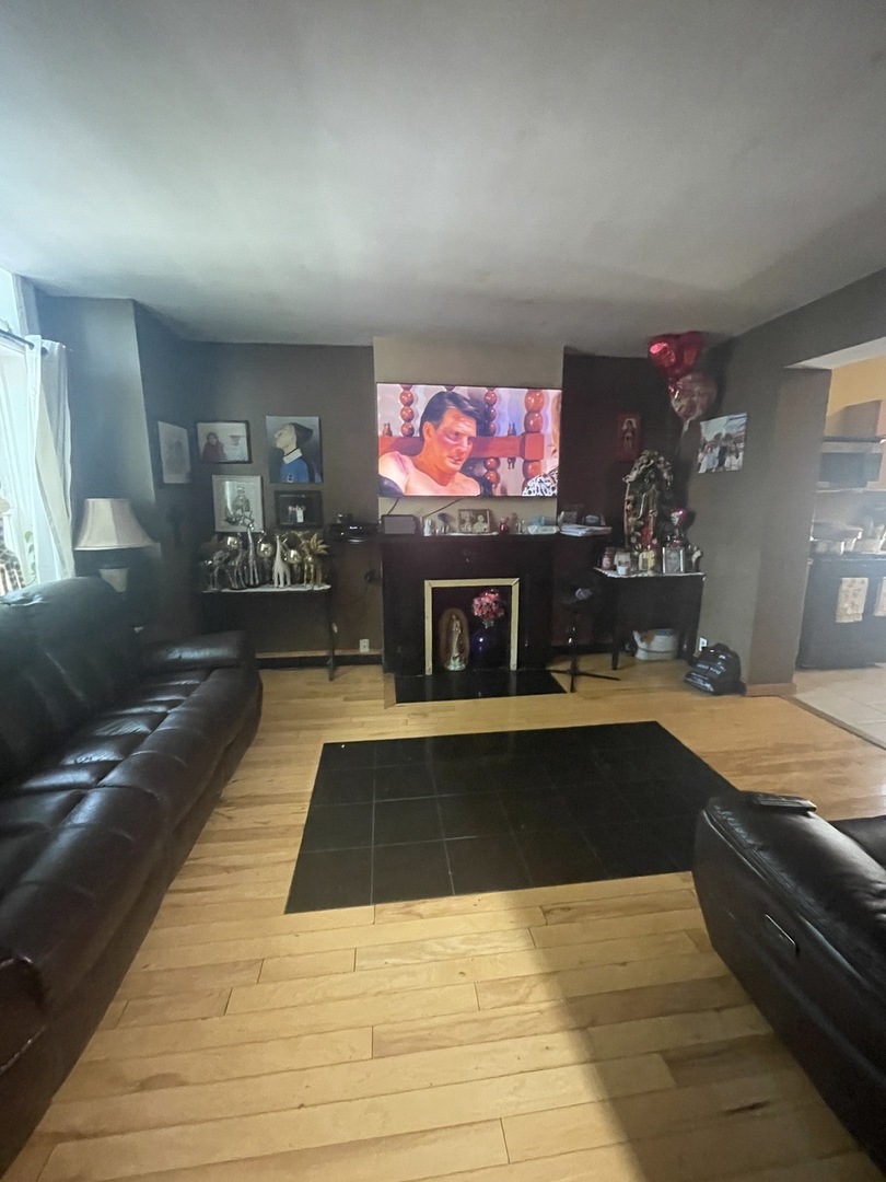 718 S Claremont Avenue, Chicago, IL 60612
