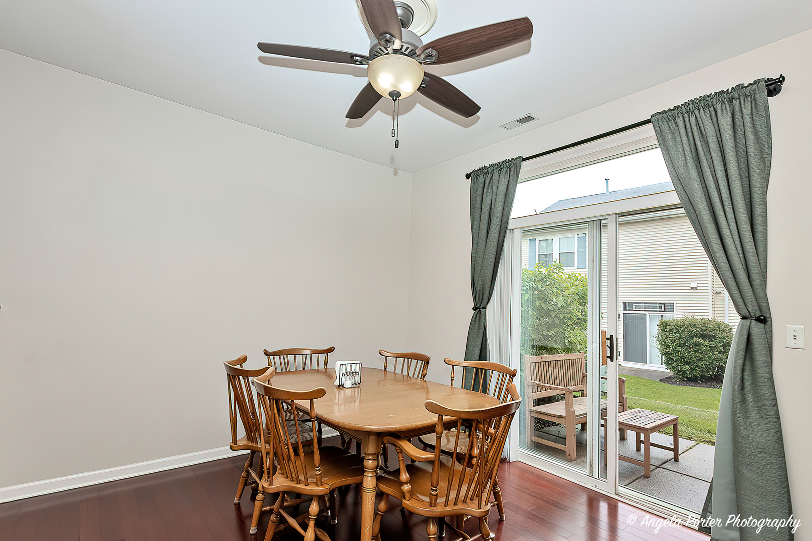 2915 Falling Waters Lane #2915, Lindenhurst, IL 60046