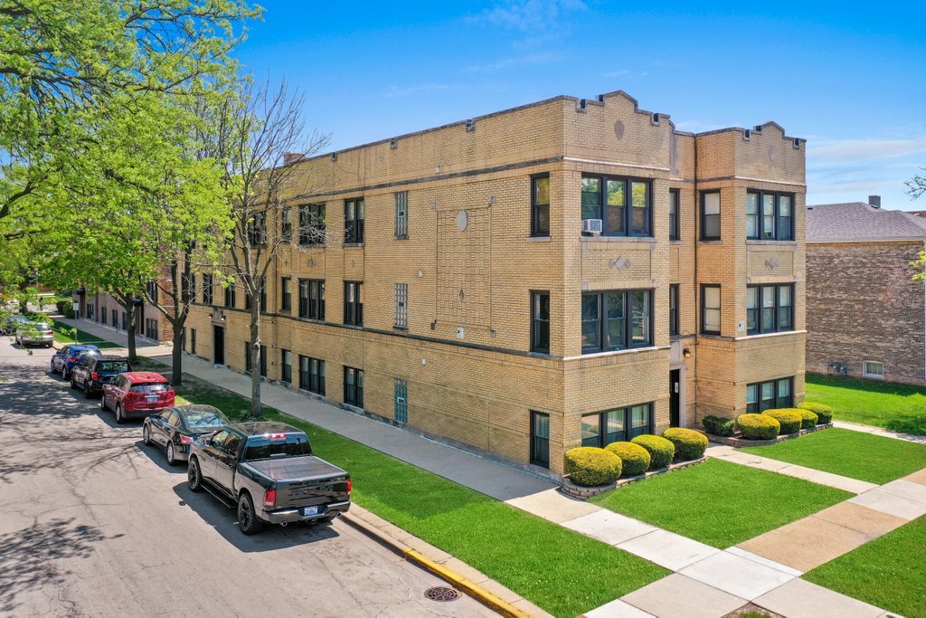 6418 18th Street #7, Berwyn, IL 60402