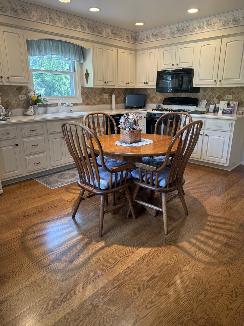 1228 N West Street, Naperville, IL 60563