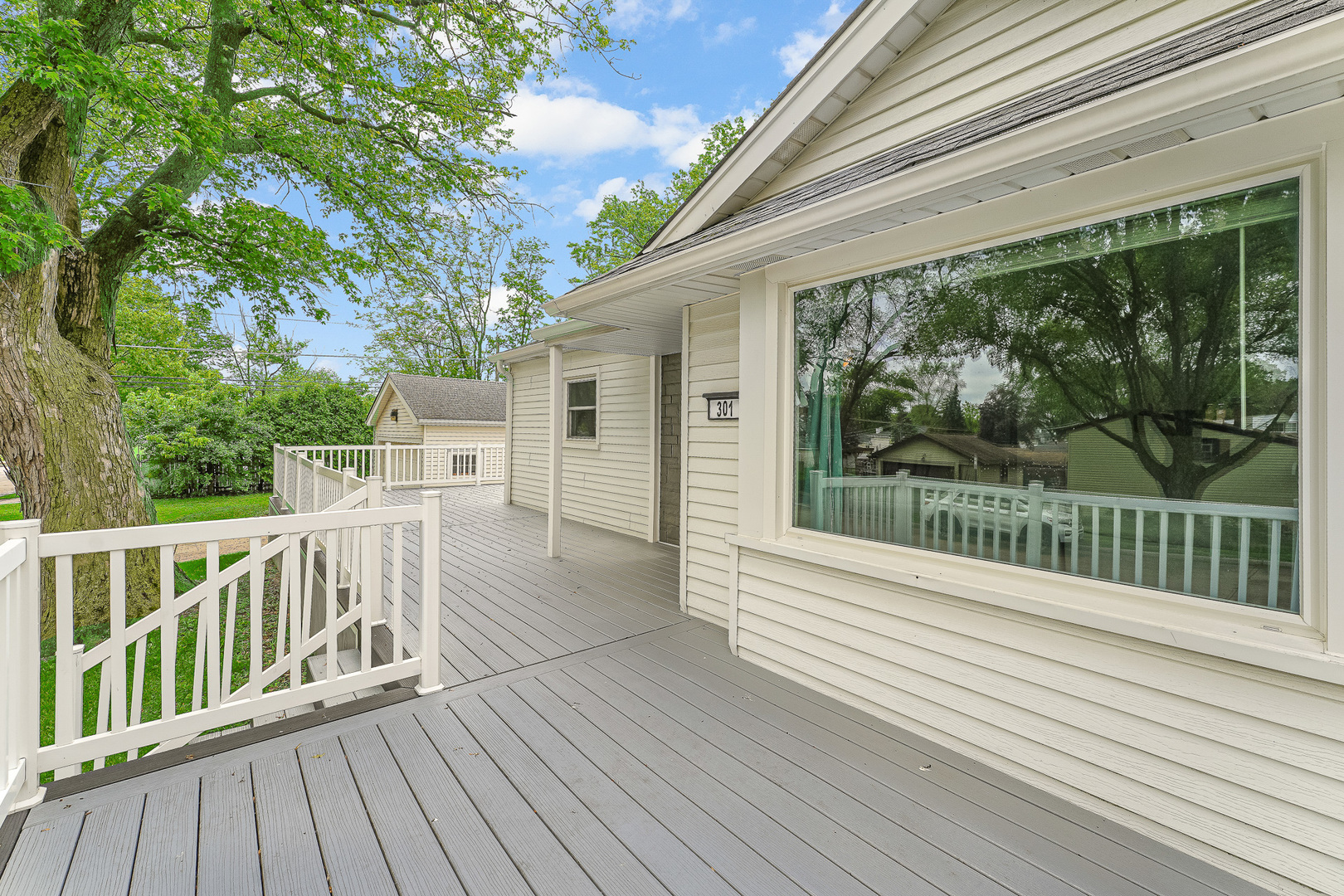 301 W GRAHAM Avenue, Lombard, IL 60148