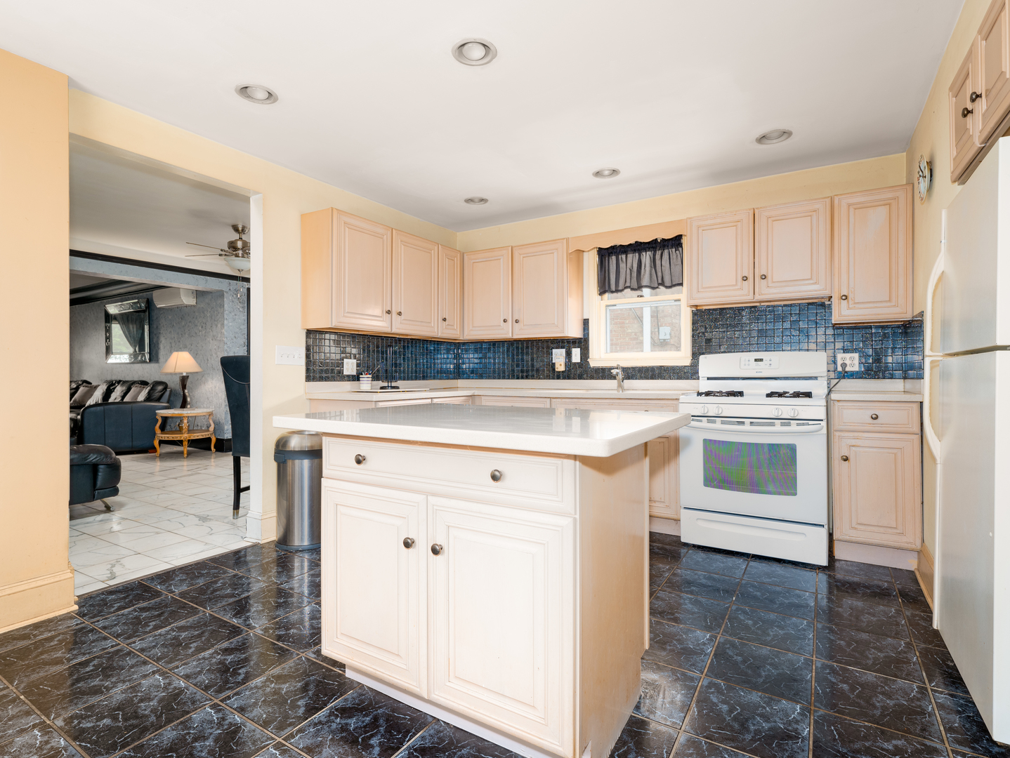5803 N Kolmar Avenue, Chicago, IL 60646