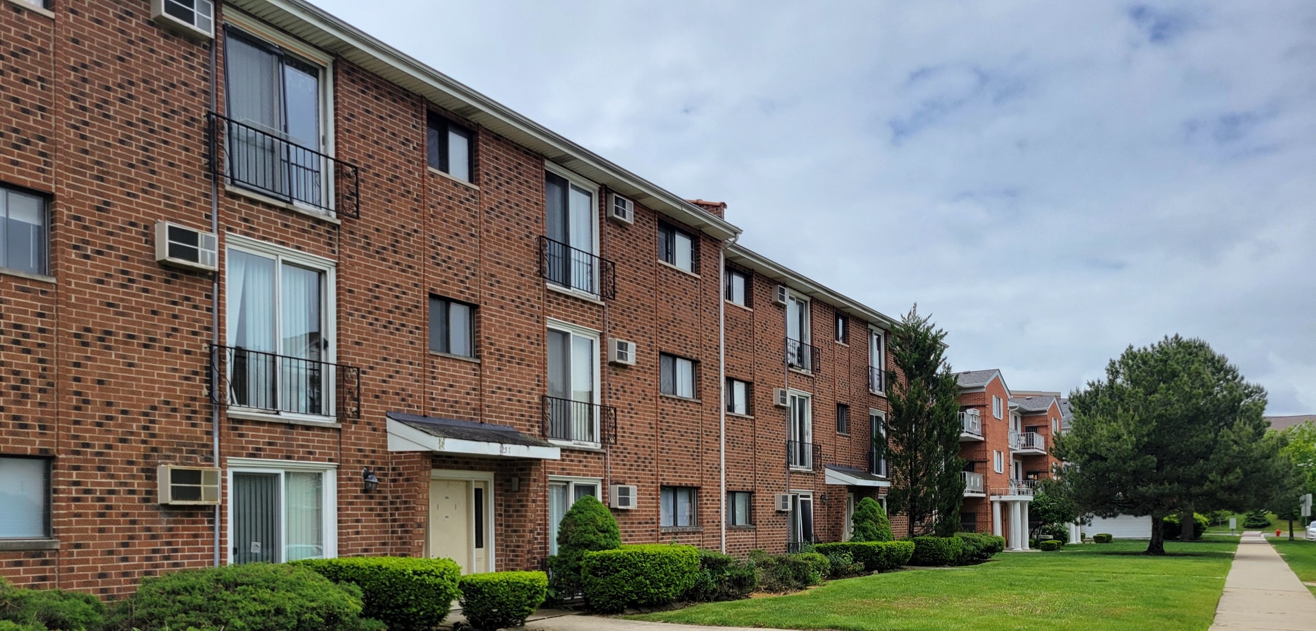 1257 Harding Avenue #B1, Des Plaines, IL 60016
