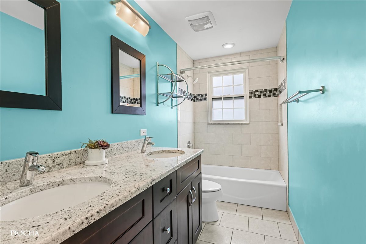 6914 Richmond Avenue, Darien, IL 60561