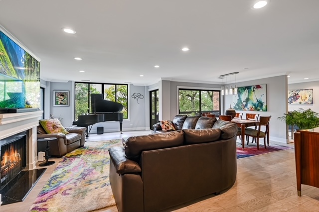 1409 Burr Oak Road #311A, Hinsdale, IL 60521