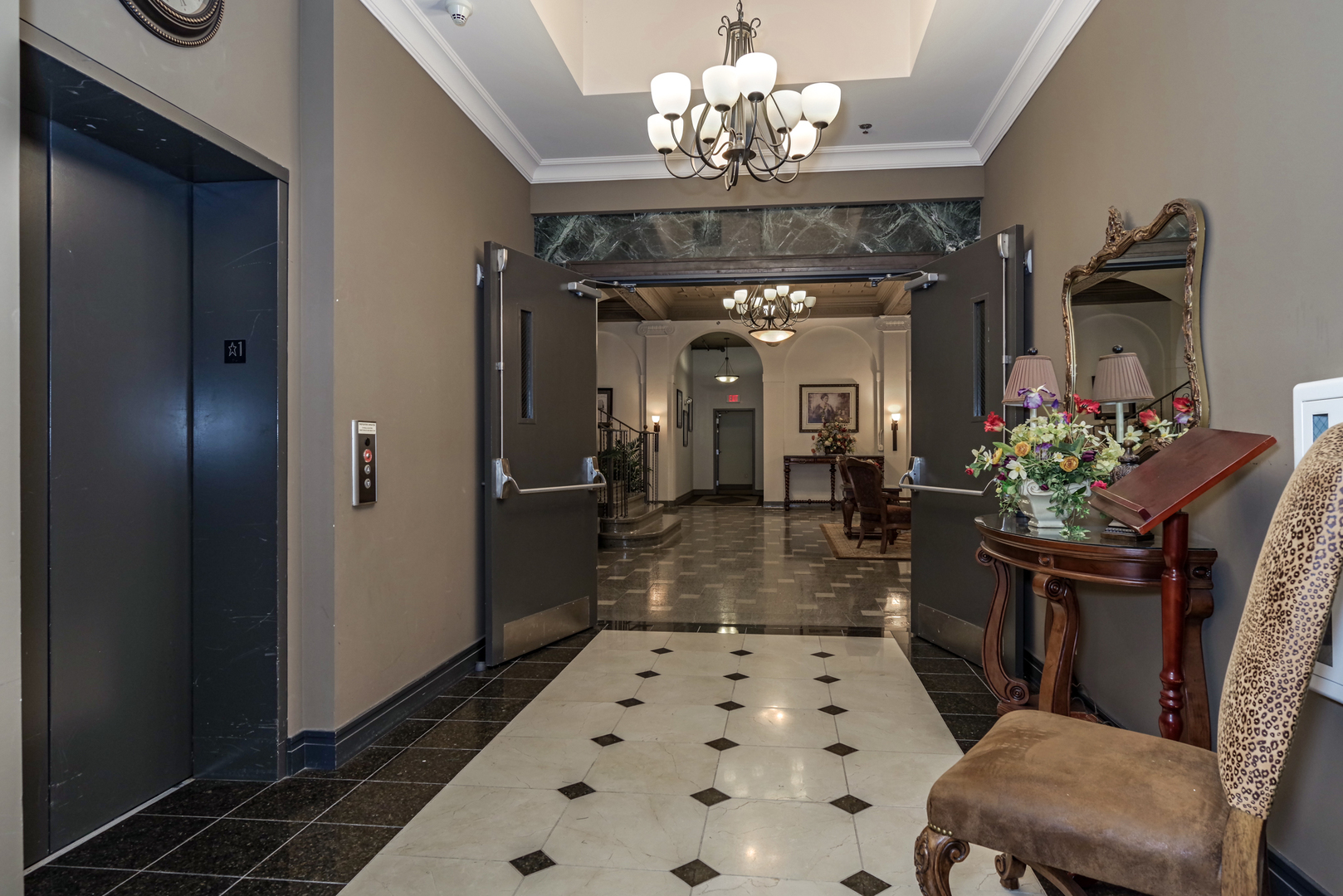 212 N Center Street #502, Bloomington, IL 61701