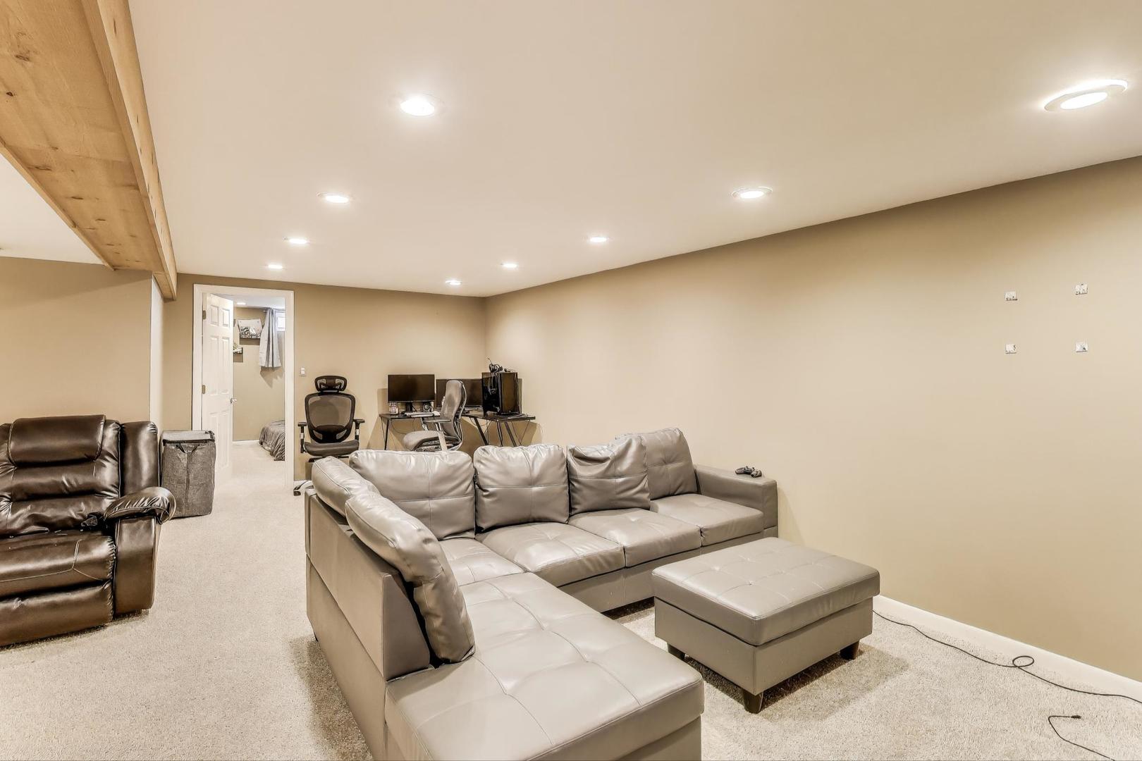 2906 Killarney Drive, Cary, IL 60013