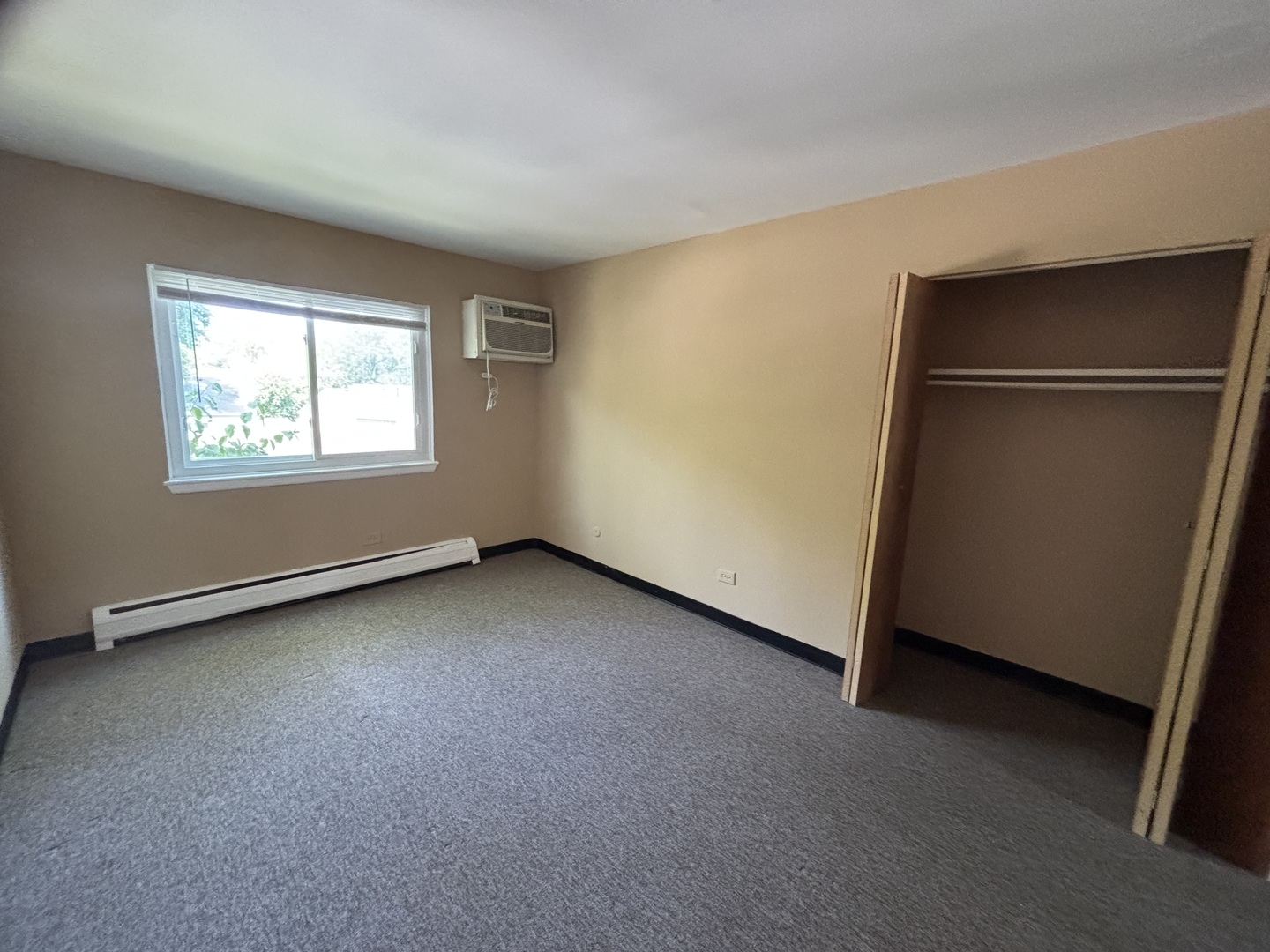 701 spruce Court #4, Vernon Hills, IL 60061
