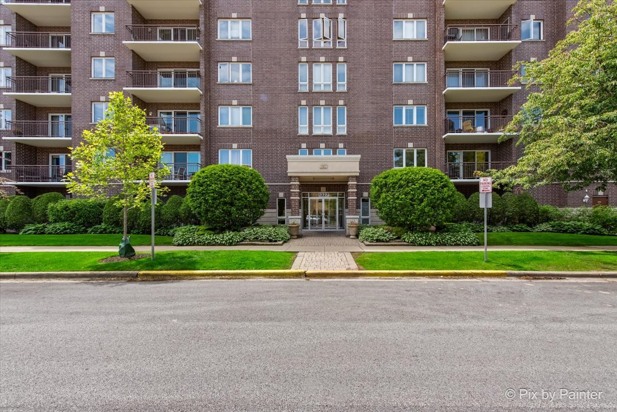1327 Brown Street #206, Des Plaines, IL 60016