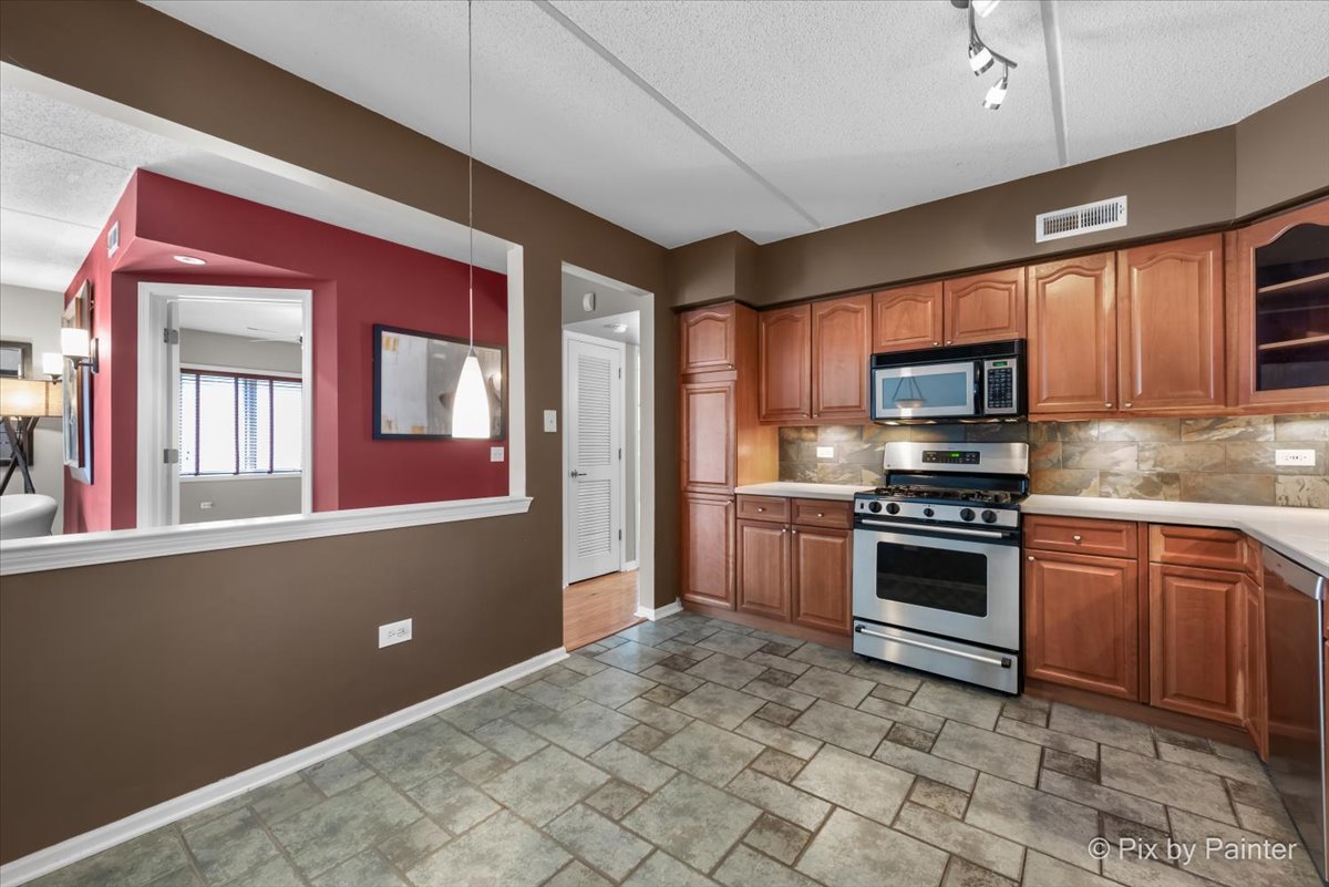 1327 Brown Street #206, Des Plaines, IL 60016