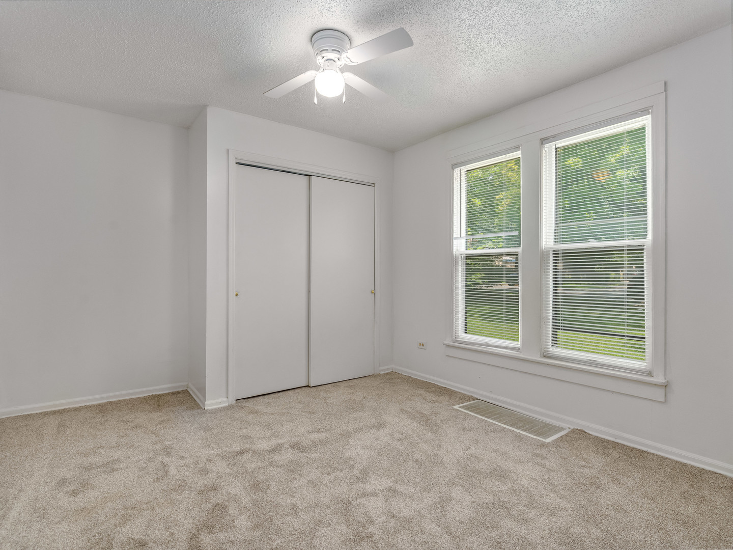1025 Woodruff Road, Joliet, IL 60432