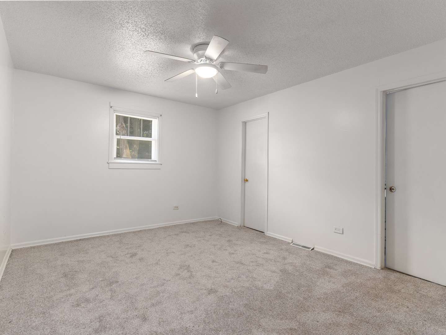 1025 Woodruff Road, Joliet, IL 60432