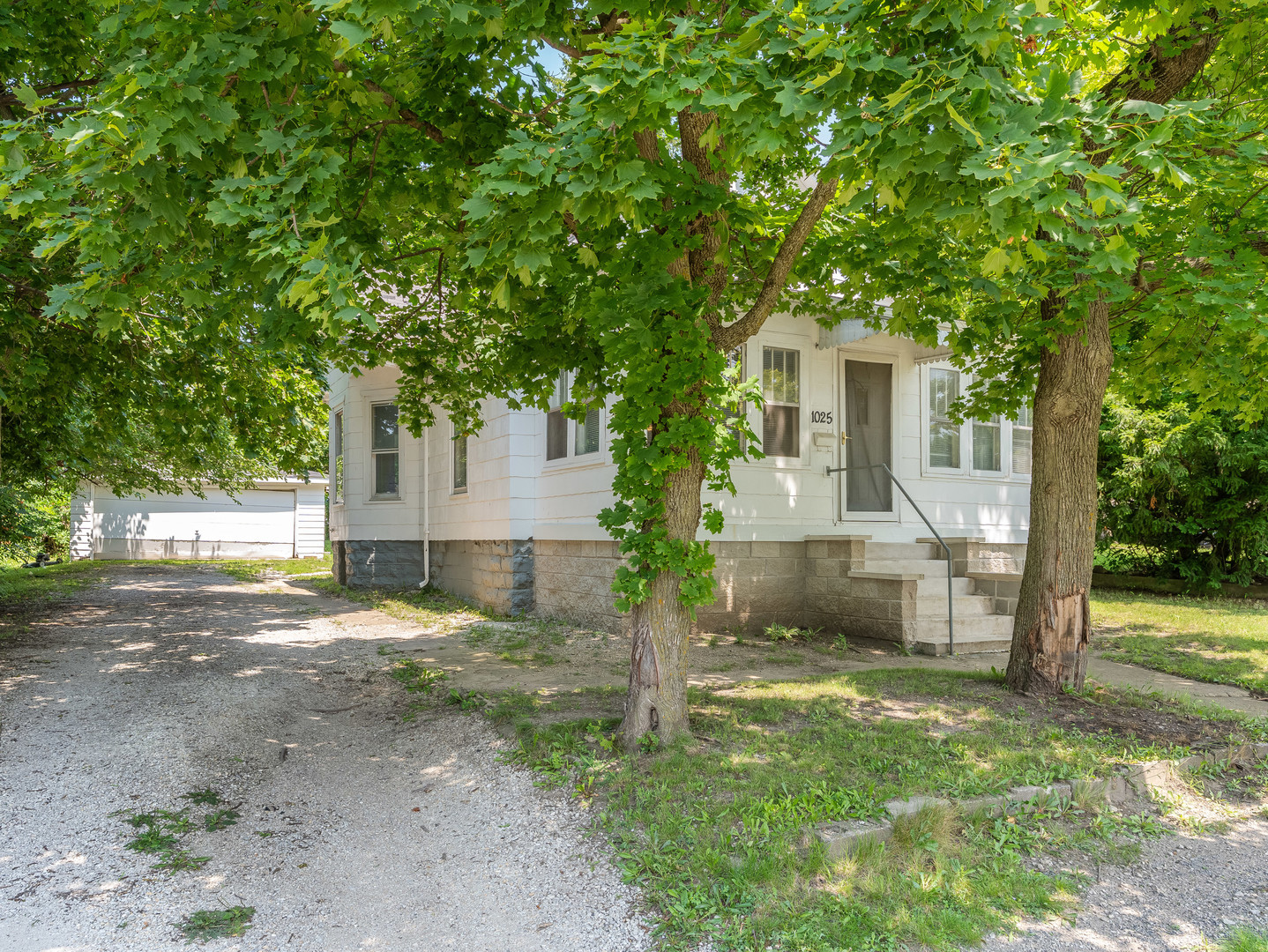 1025 Woodruff Road, Joliet, IL 60432