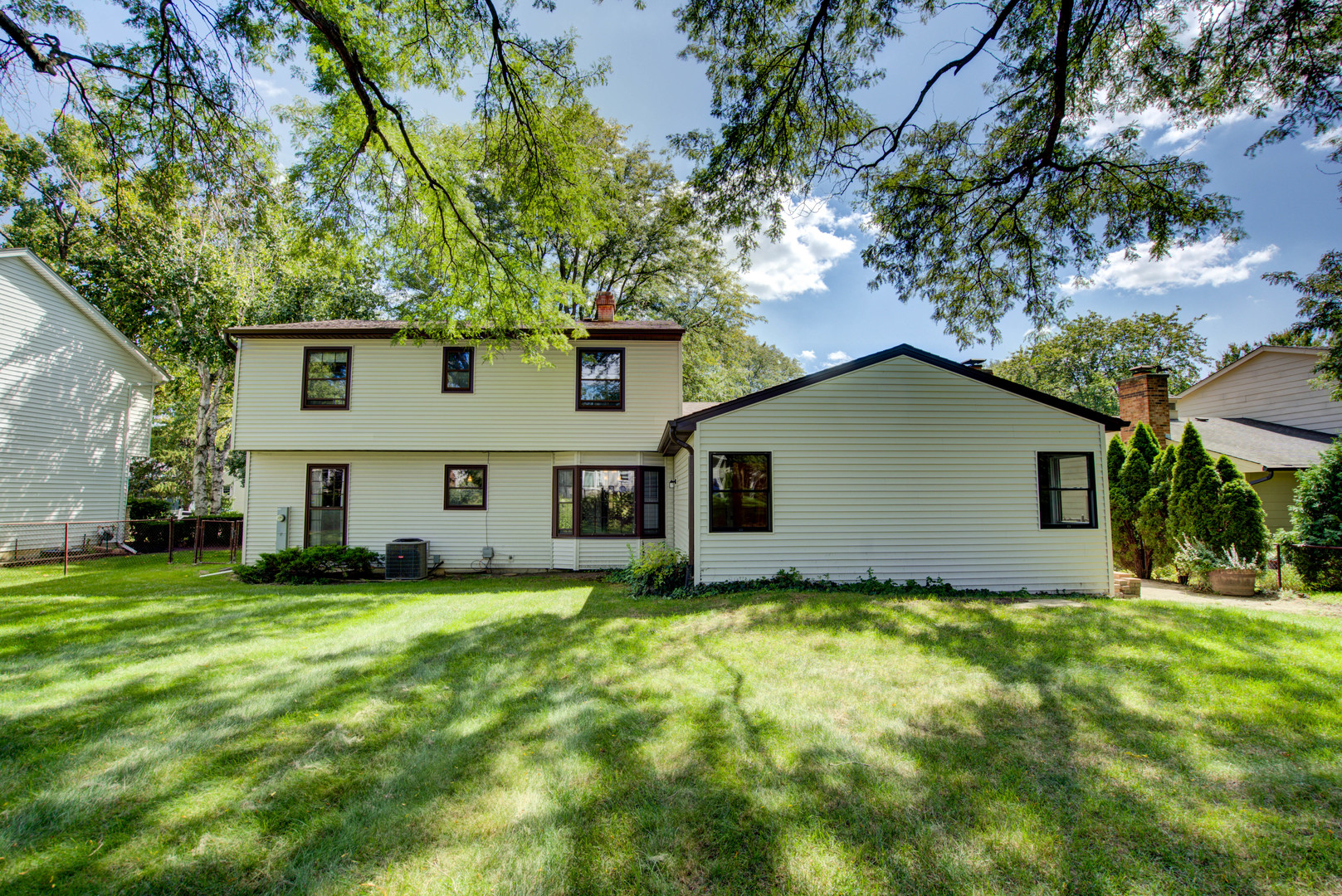 907 Secretariat Drive, Naperville, IL 60540