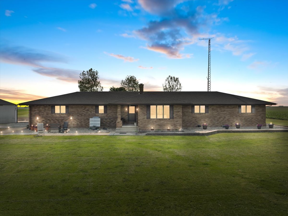 19703 N 2900 East Road, Saunemin, IL 61769