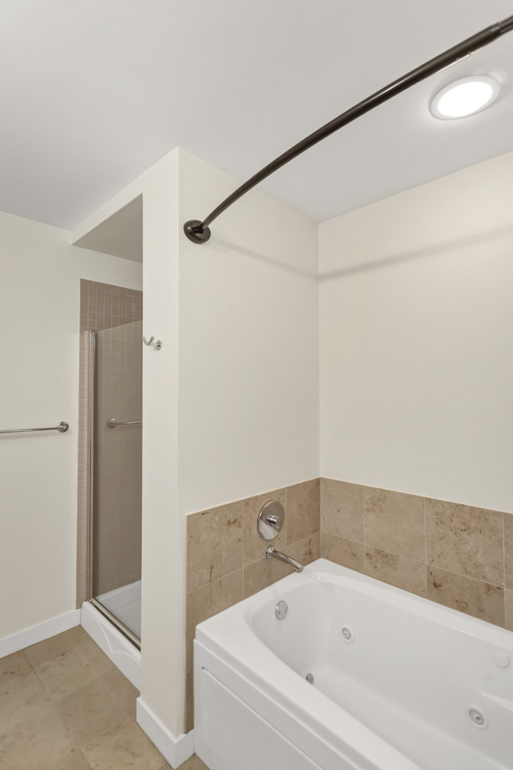 737 W Washington Boulevard #1307, Chicago, IL 60661