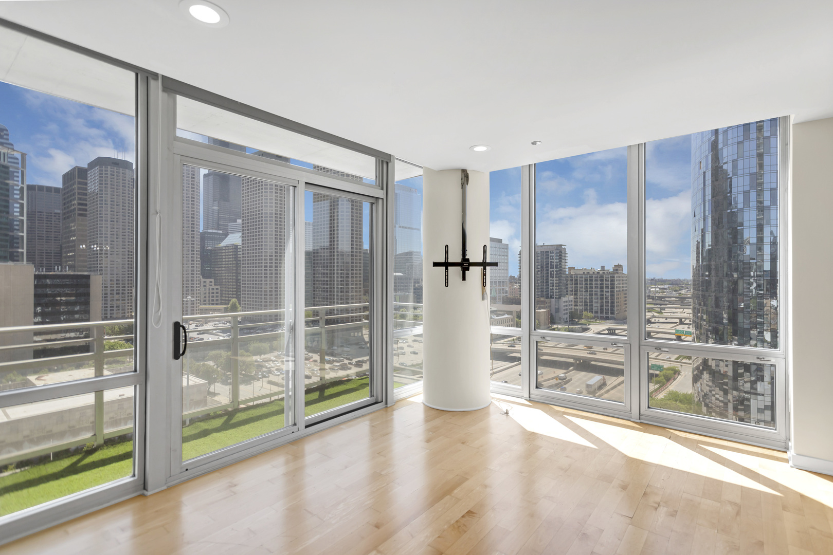 737 W Washington Boulevard #1307, Chicago, IL 60661