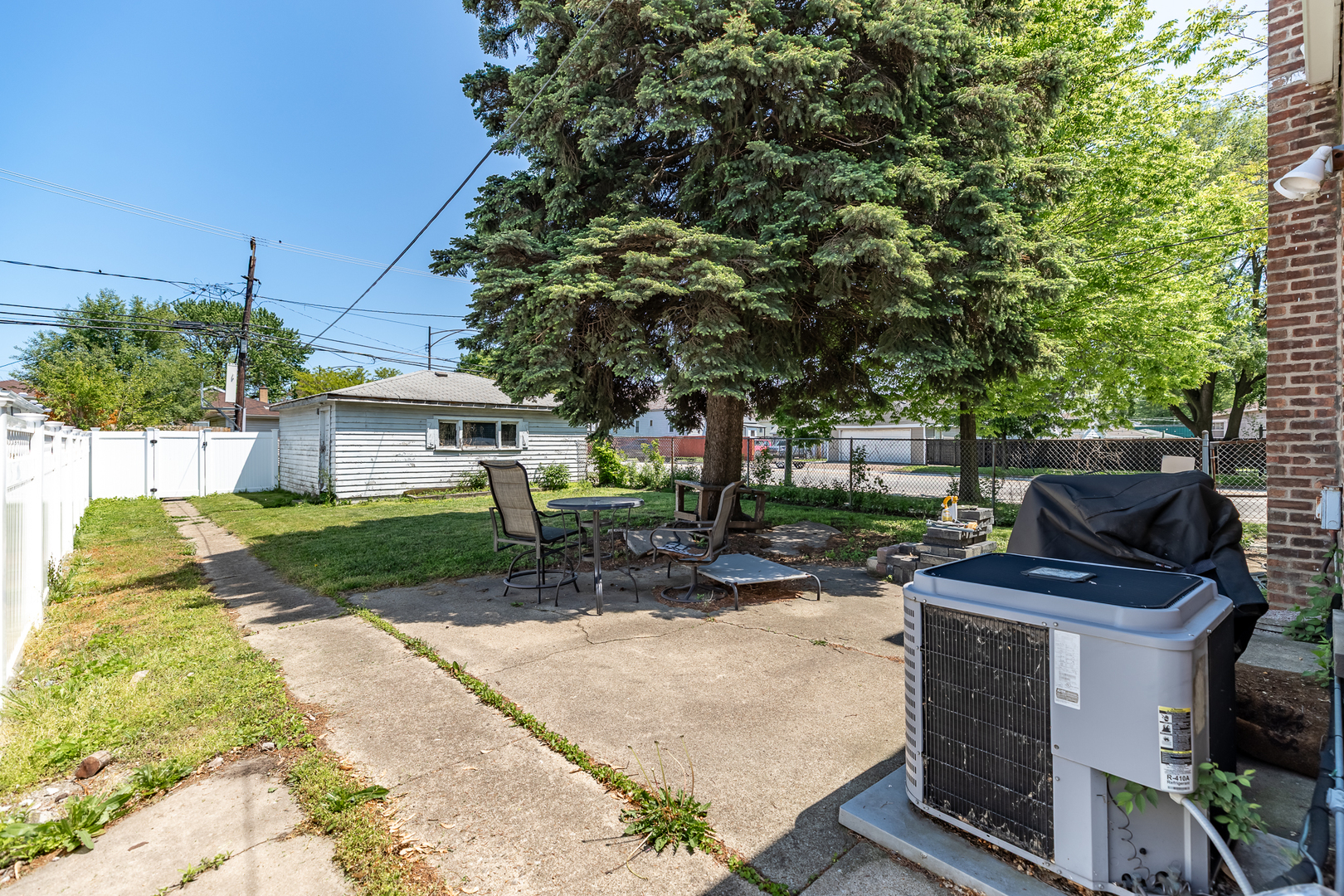 9965 S Escanaba Avenue, Chicago, IL 60617