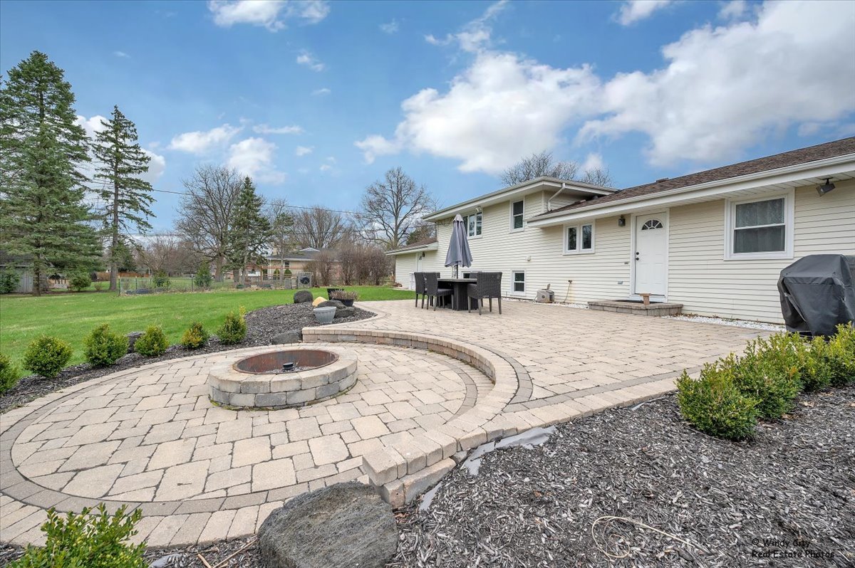 113 Wedgewood Drive, Barrington, IL 60010