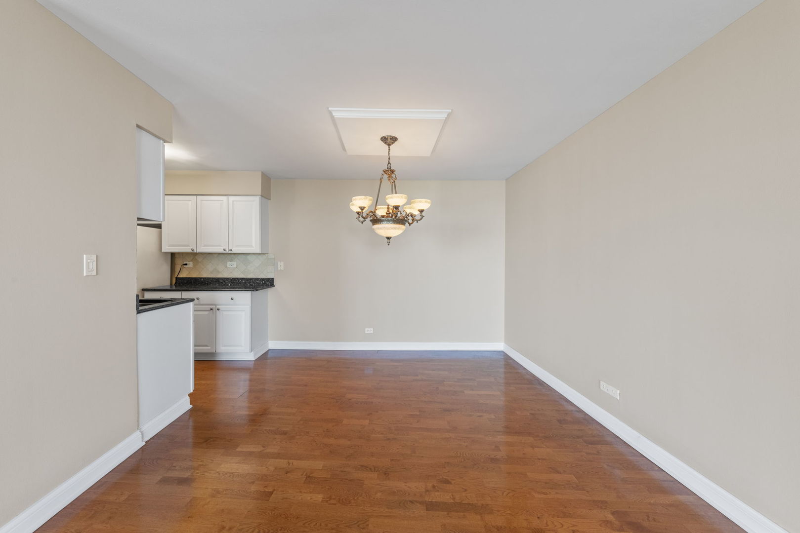 40 N Tower Road #14B, Oak Brook, IL 60523