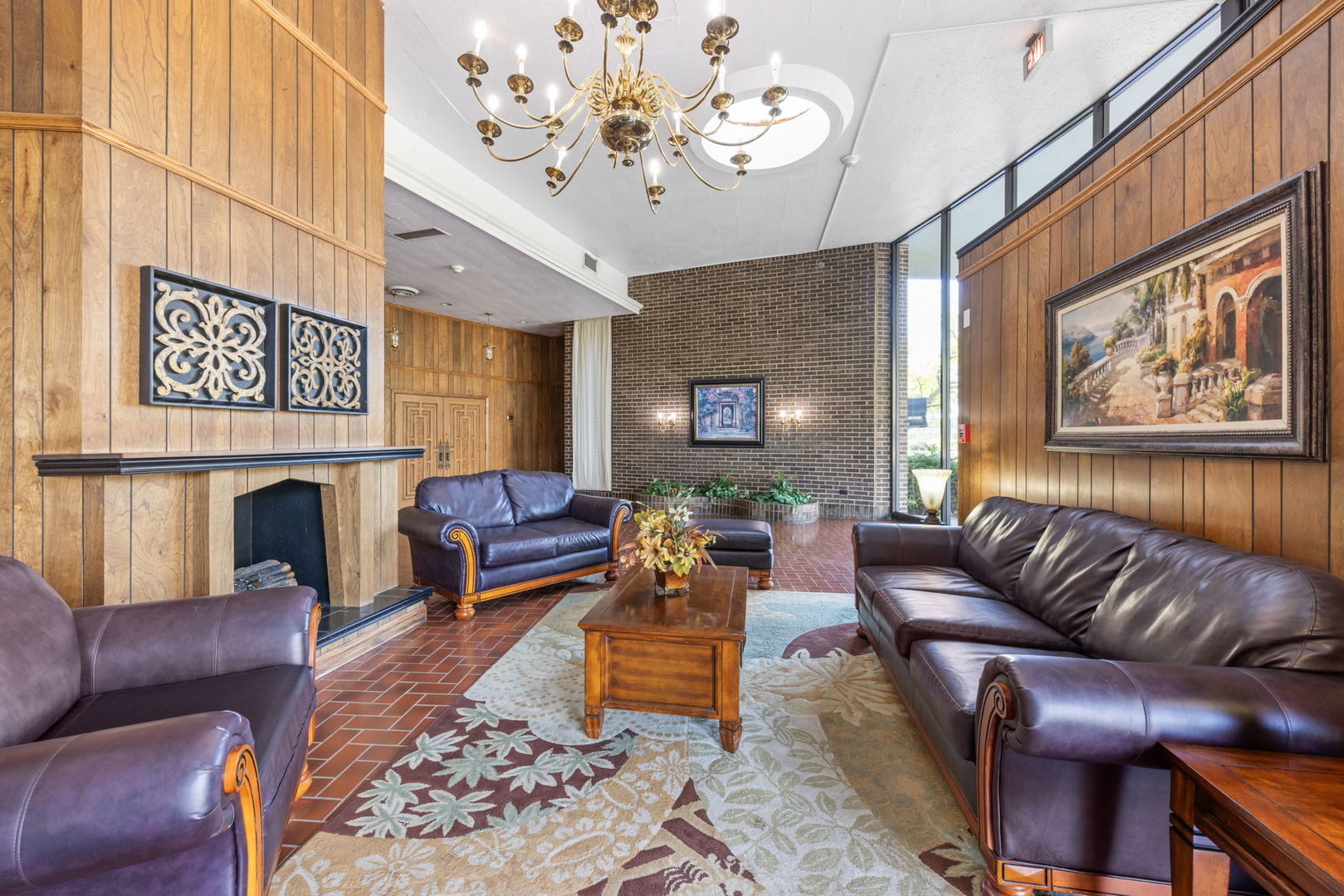 40 N Tower Road #14B, Oak Brook, IL 60523