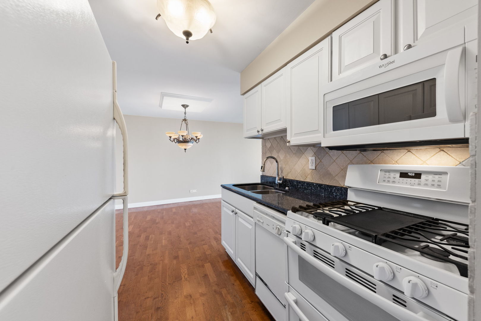 40 N Tower Road #14B, Oak Brook, IL 60523