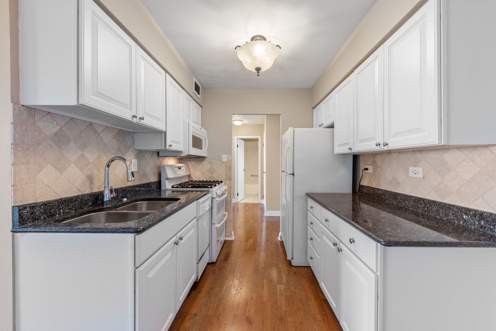 40 N Tower Road #14B, Oak Brook, IL 60523