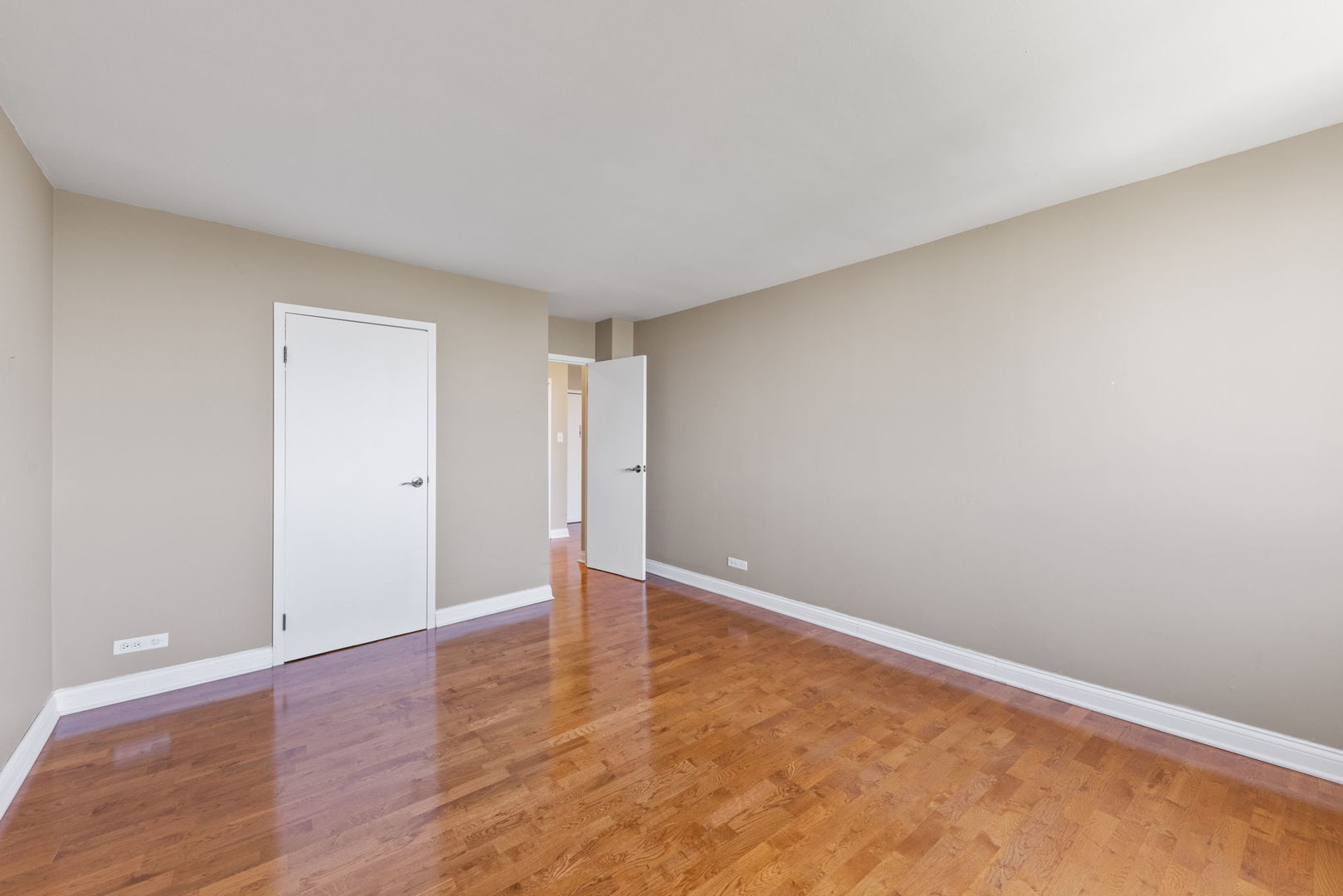 40 N Tower Road #14B, Oak Brook, IL 60523