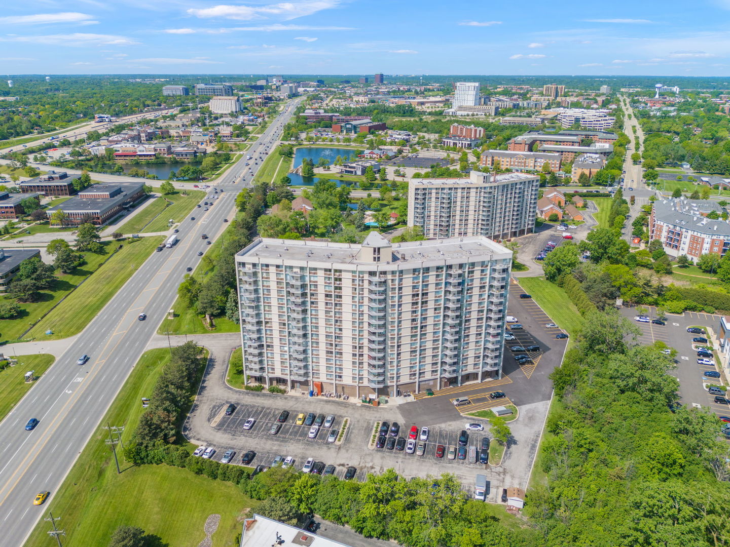 40 N Tower Road #14B, Oak Brook, IL 60523