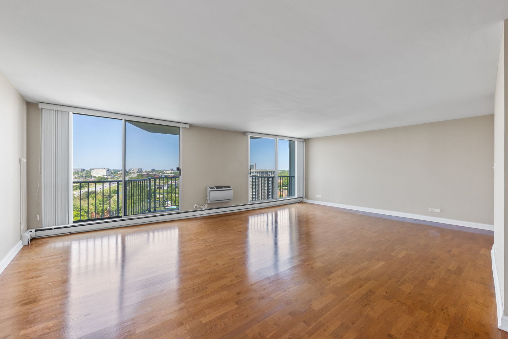 40 N Tower Road #14B, Oak Brook, IL 60523