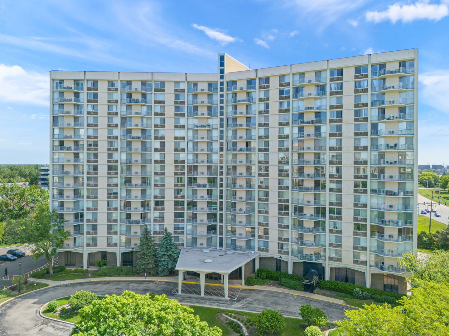40 N Tower Road #14B, Oak Brook, IL 60523