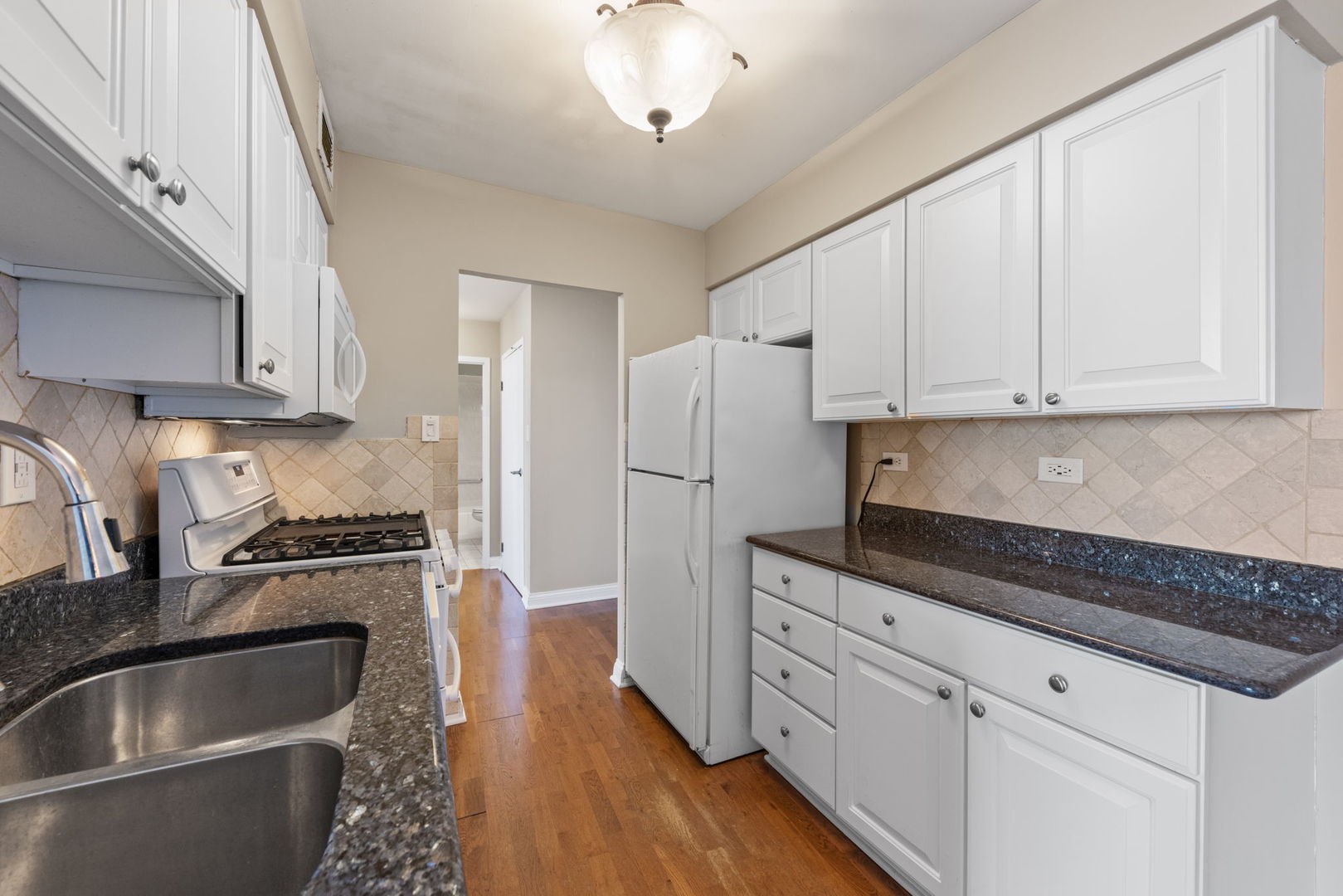 40 N Tower Road #14B, Oak Brook, IL 60523